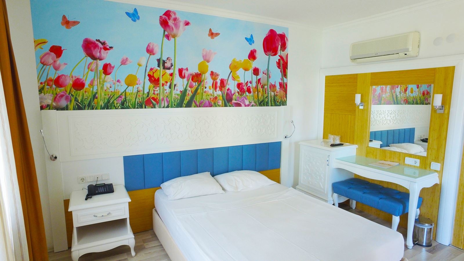 rooms-family-room-a