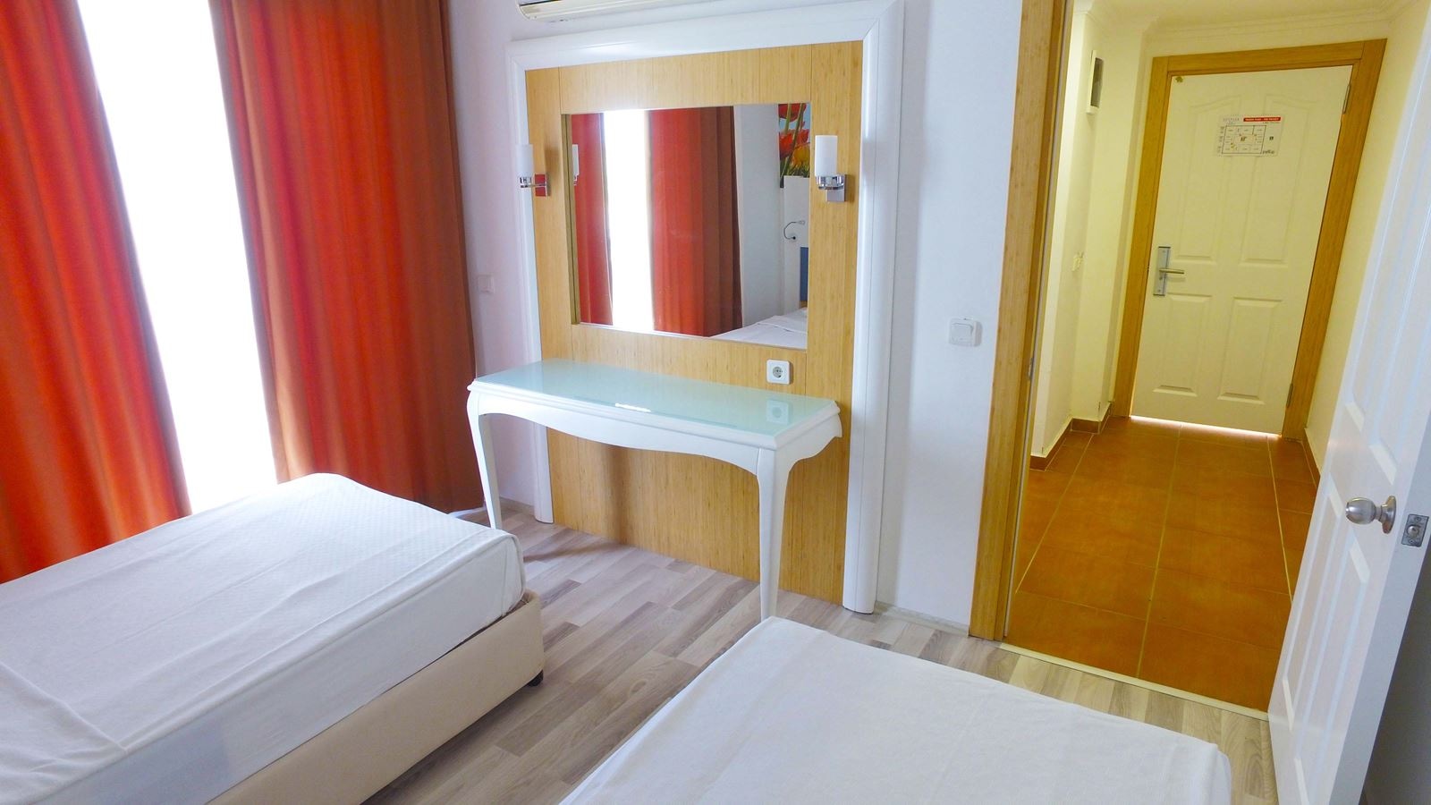 rooms-family-room-b