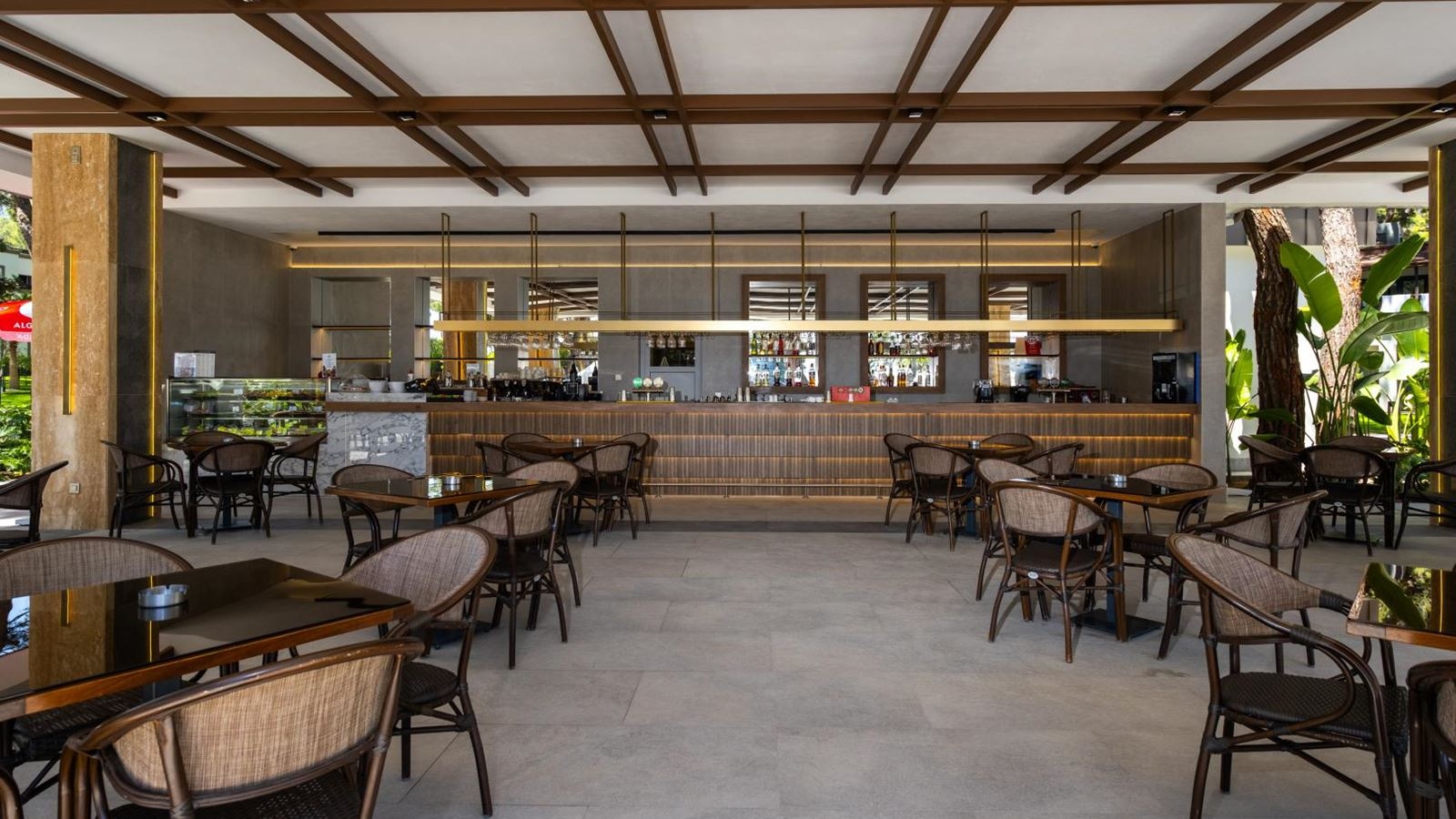 restaurants-pool-bar