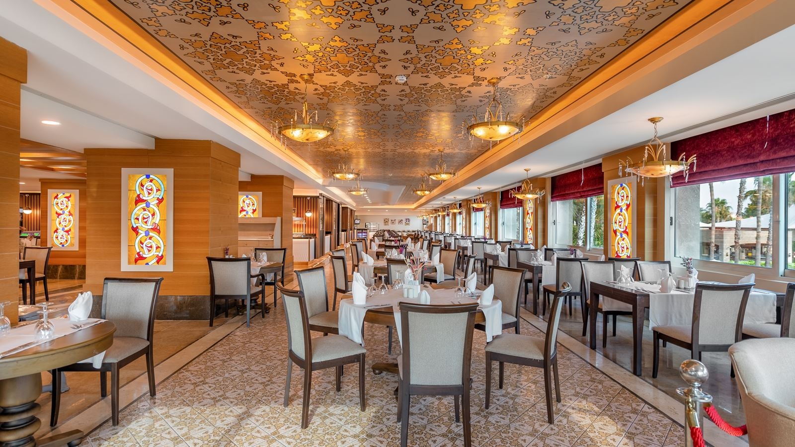 restaurants-grandee-main-restaurant-only-on-sundays