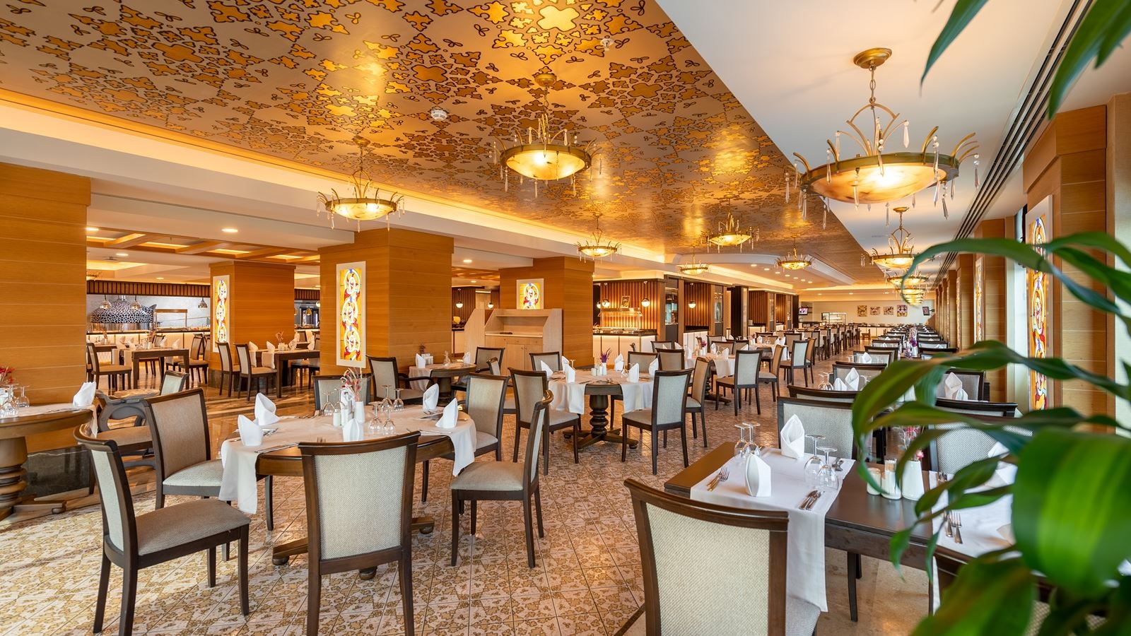 restaurants-grandee-main-restaurant-only-on-sundays