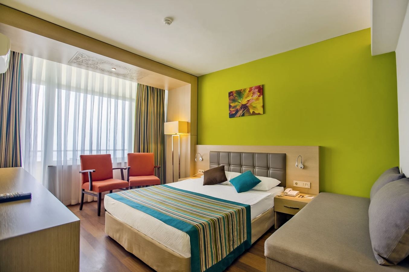 rooms-coral-room