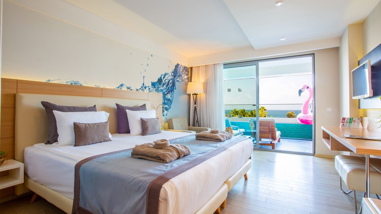 rooms-pool-access
