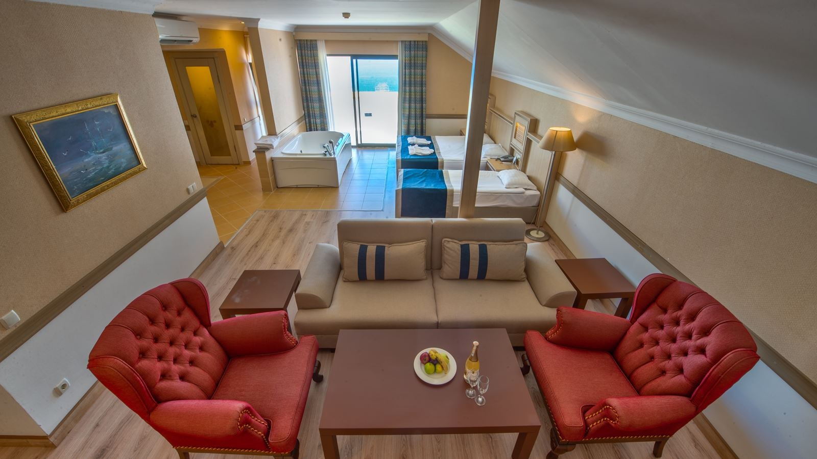 rooms-deluxe-suite