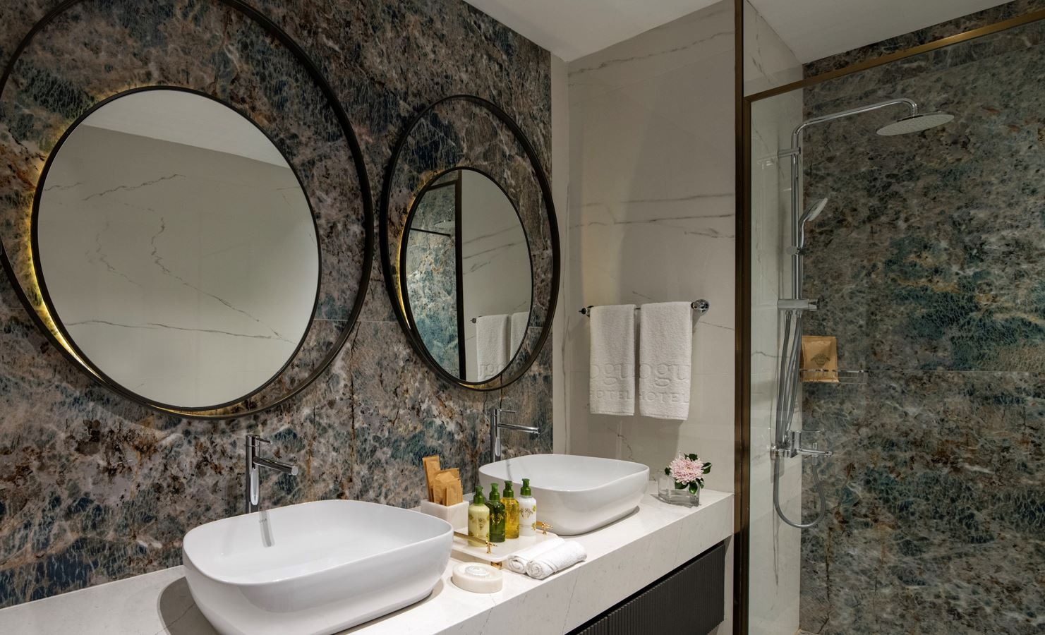 rooms-corner-deluxe-room