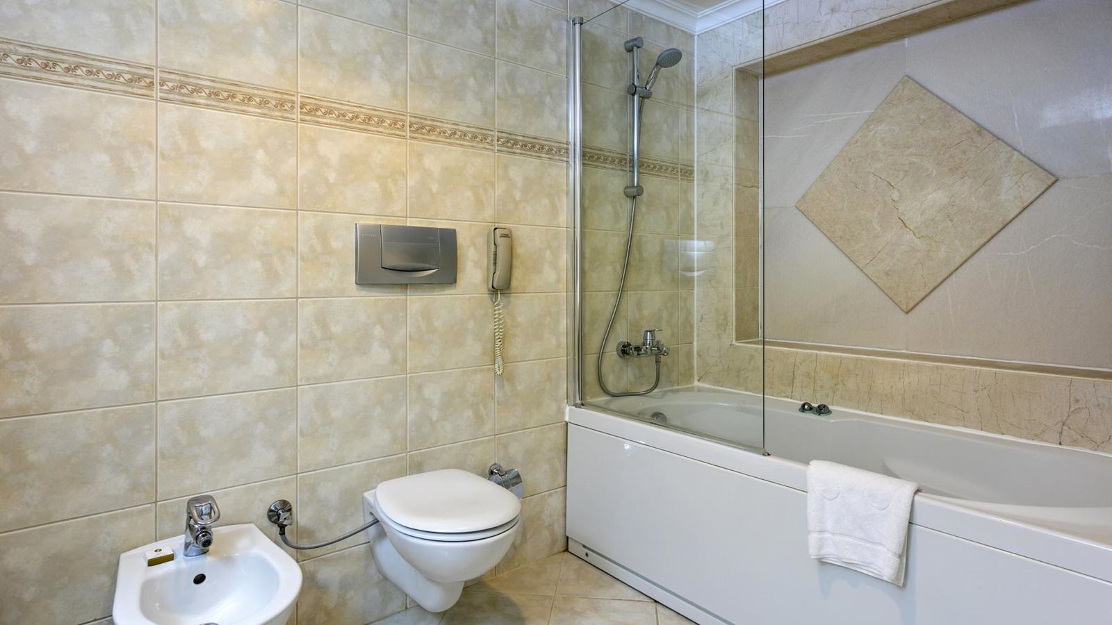 rooms-main-building-junior-suite-garden-view