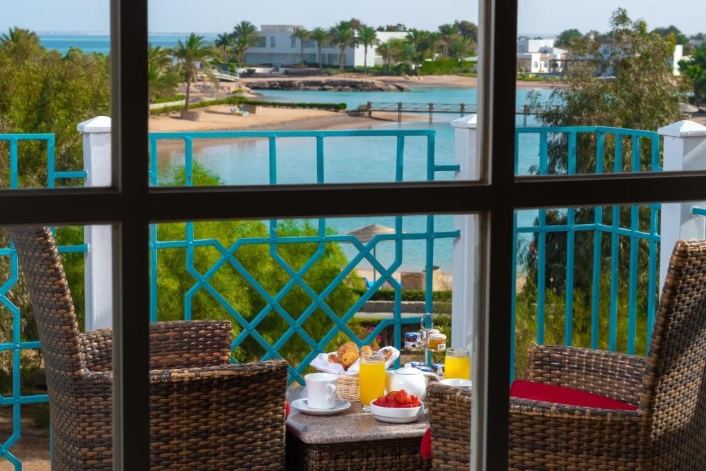 rooms-deluxe-lagoon-view-room