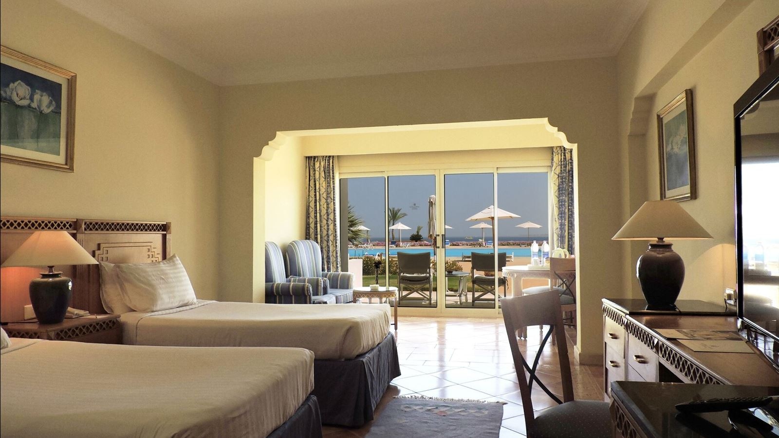 rooms-deluxe-room